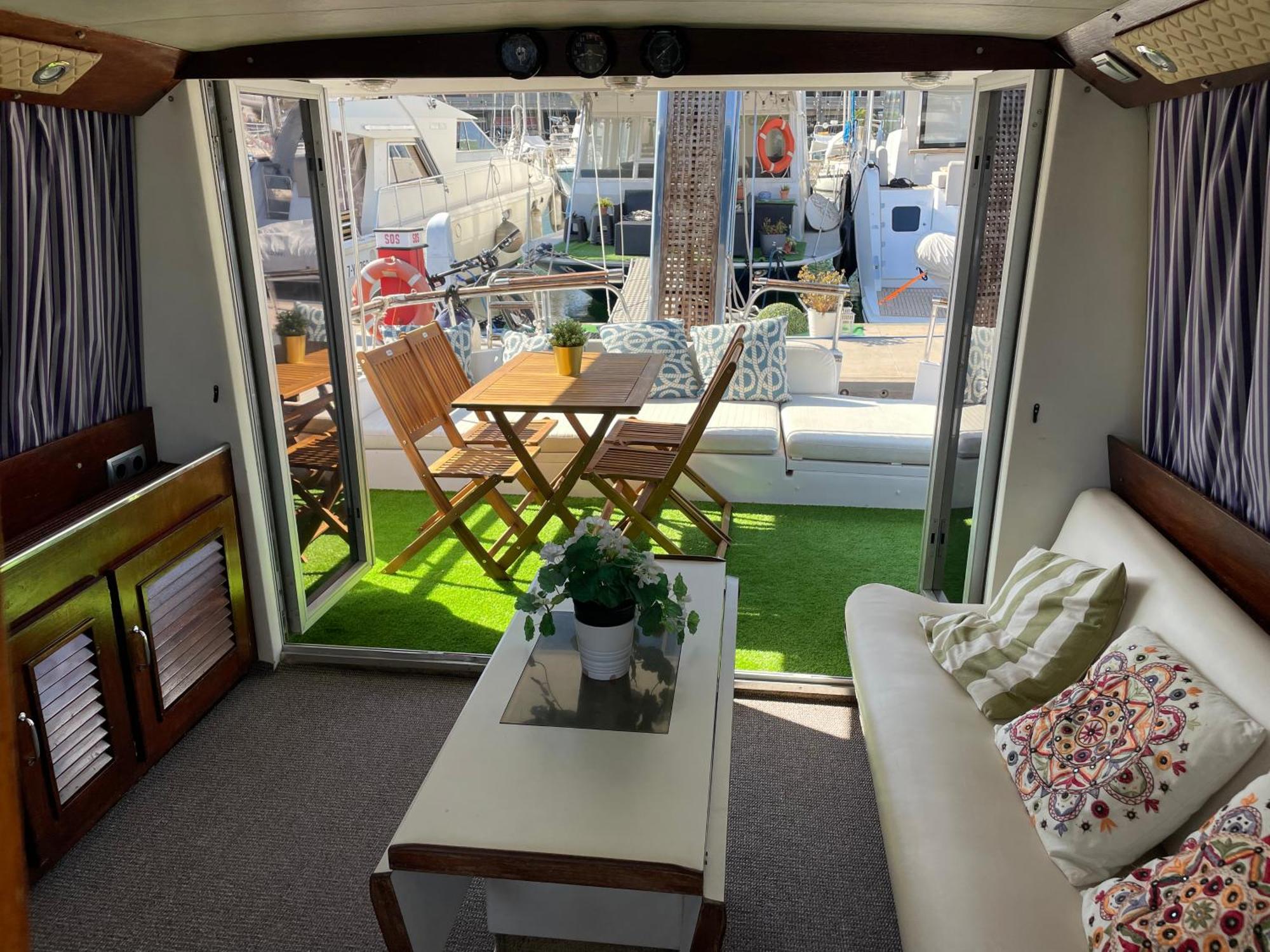Spacious And Cozy Boat House In Barcelona * Sant Adria de Besos